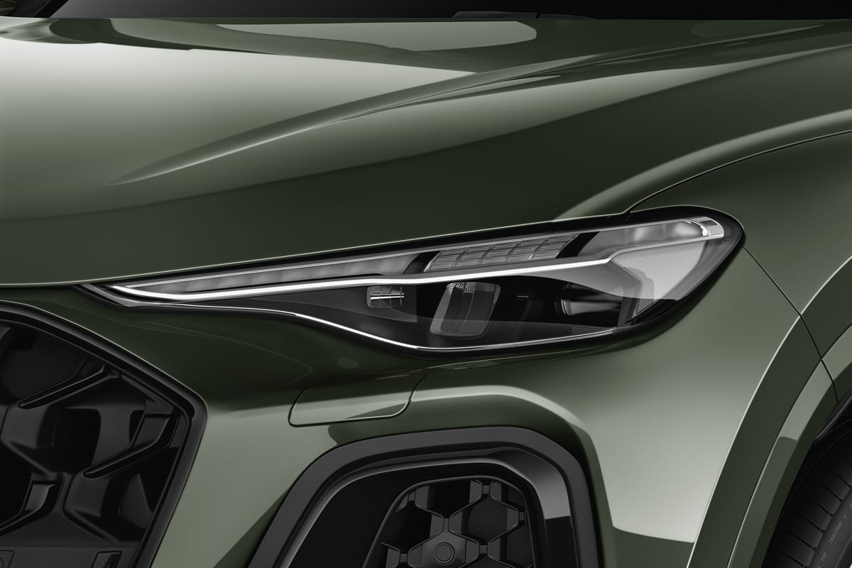 Frontscheinwerfer eines Audi SQ5 SUV