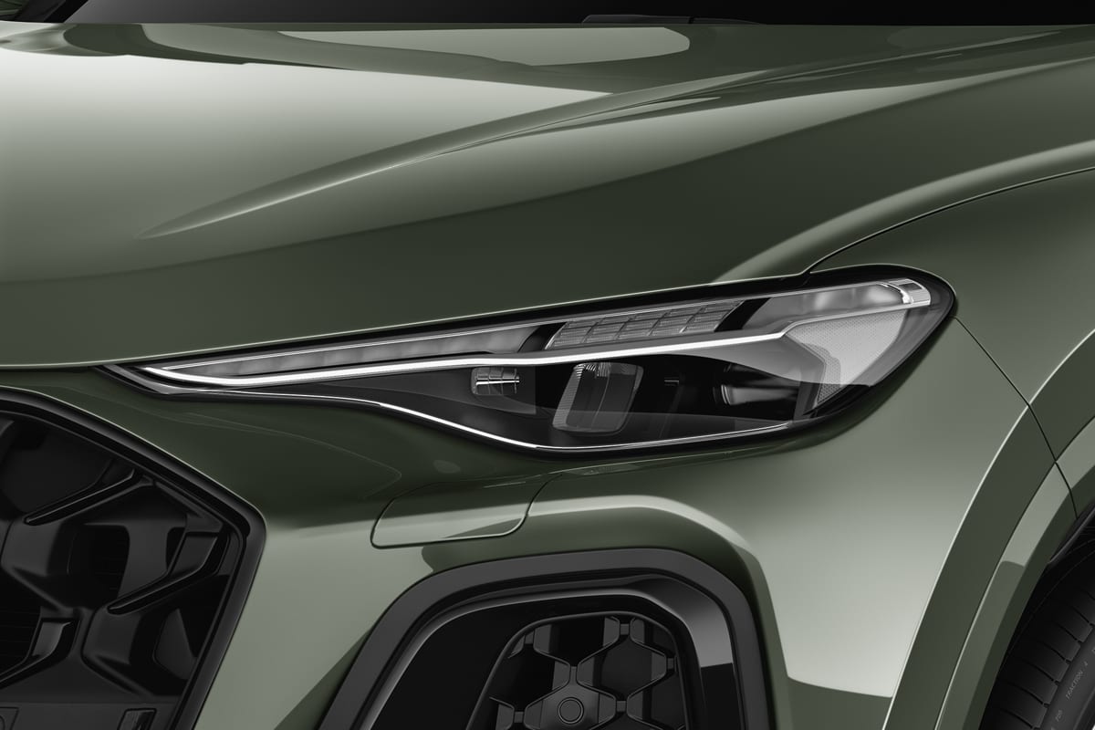 Frontscheinwerfer eines Audi SQ5 SUV