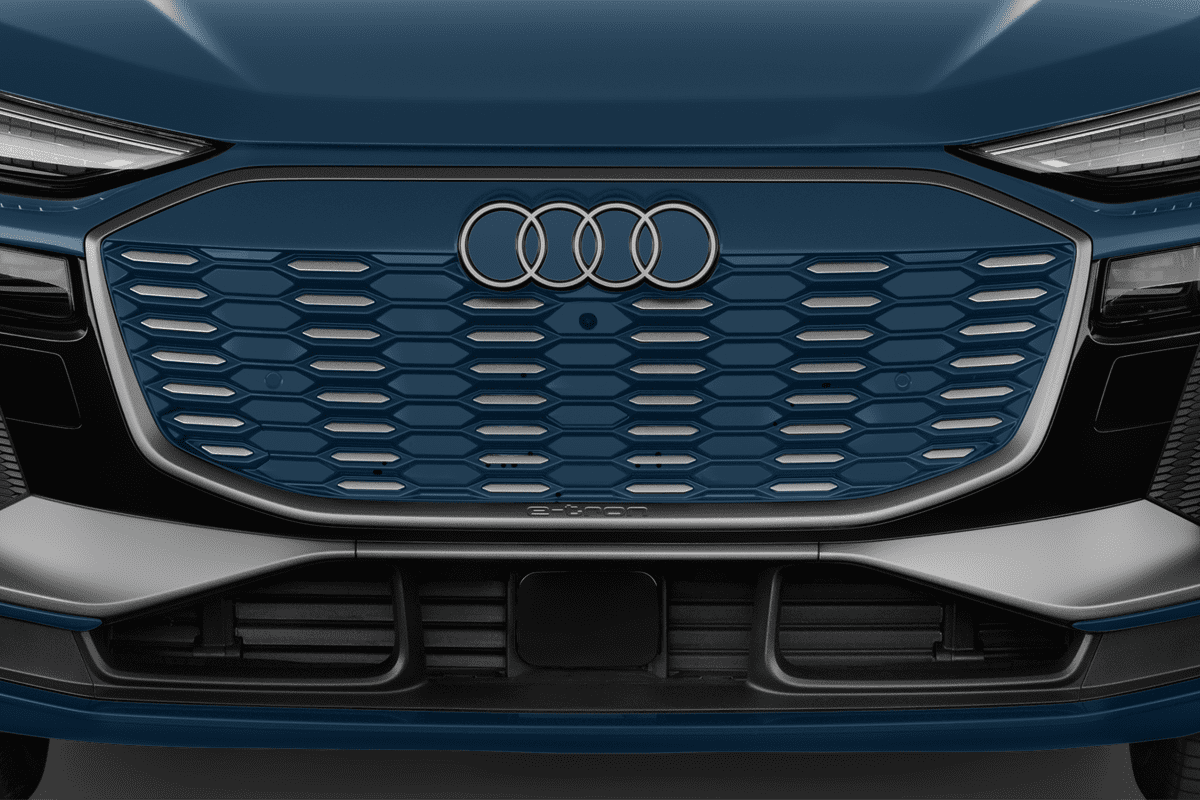 Kühlergrill eines Audi SQ6 SUV e-tron