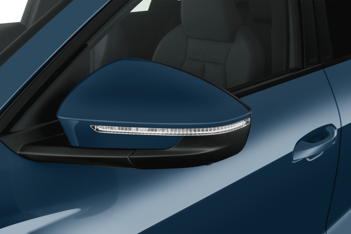 Rückspiegel eines Audi SQ6 SUV e-tron