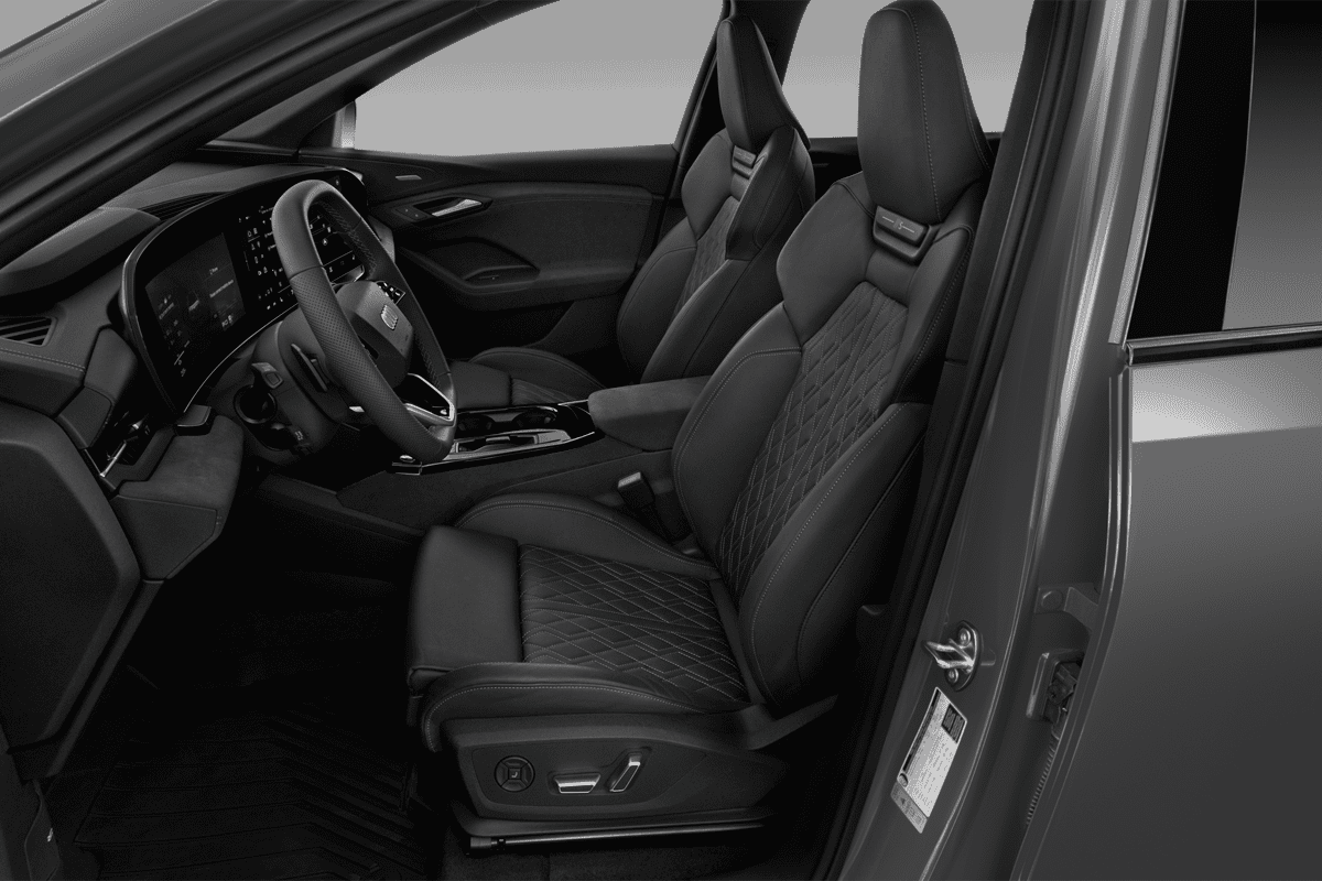 Vordersitze eines Audi SQ6 SUV e-tron