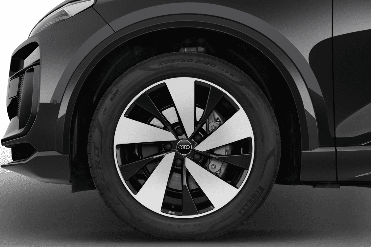 Radkappe oder Felge eines Audi SQ6 SUV e-tron