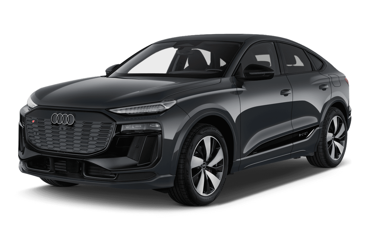 Schräge Frontansicht eines Audi SQ6 Sportback e-tron, freigestellt