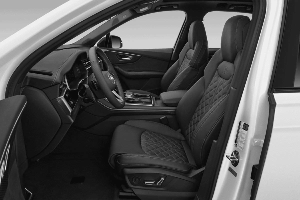 Vordersitze eines Audi SQ7 SUV