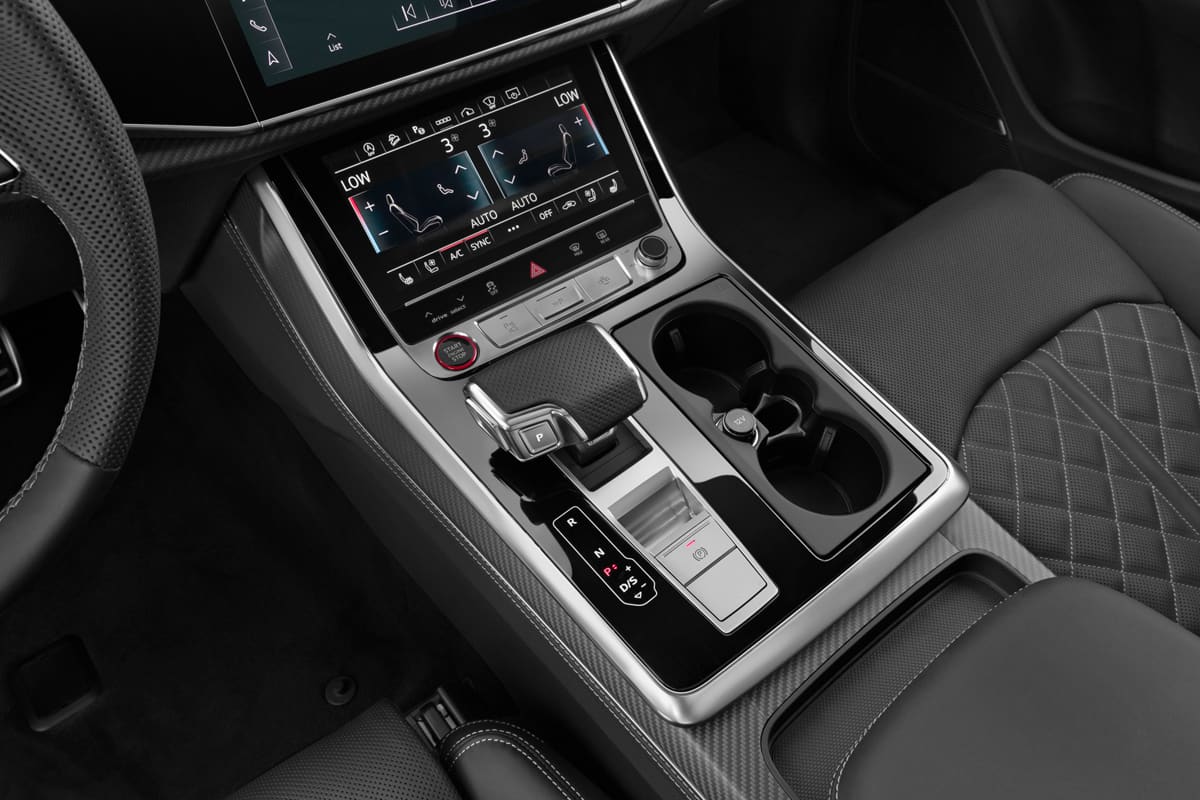 Schaltknüppel eines Audi SQ8 SUV