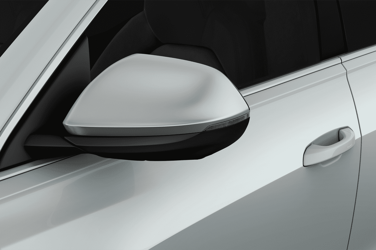 Rückspiegel eines Audi SQ8 SUV