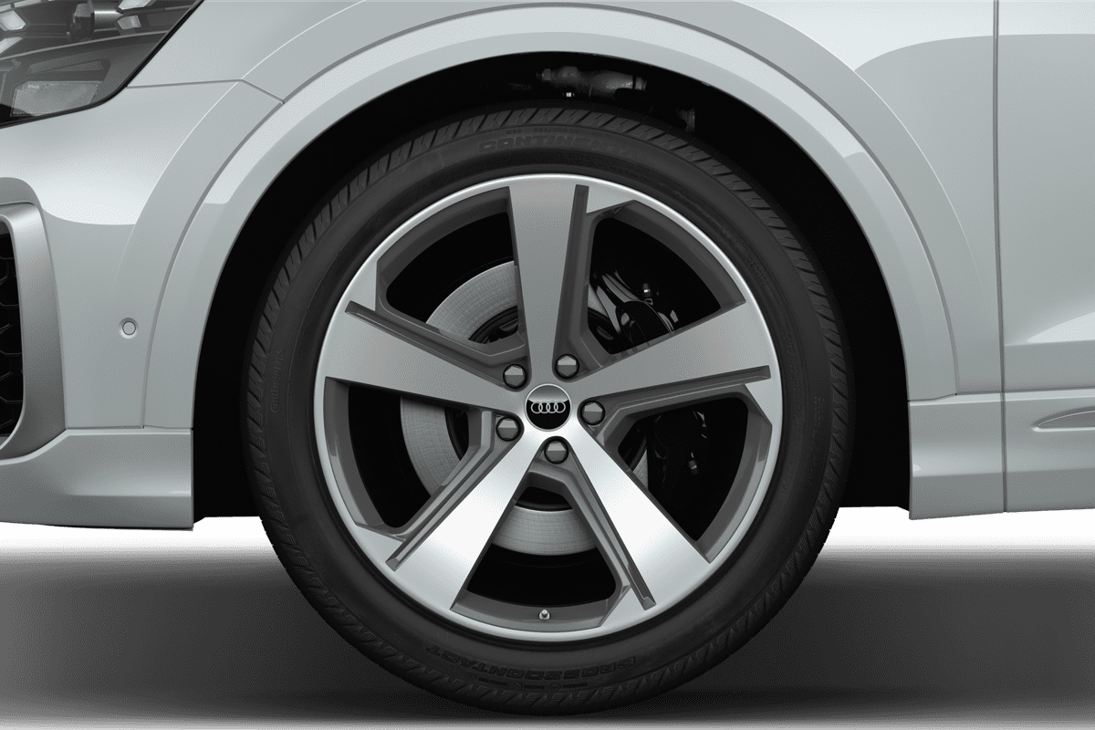 Radkappe oder Felge eines Audi SQ8 SUV