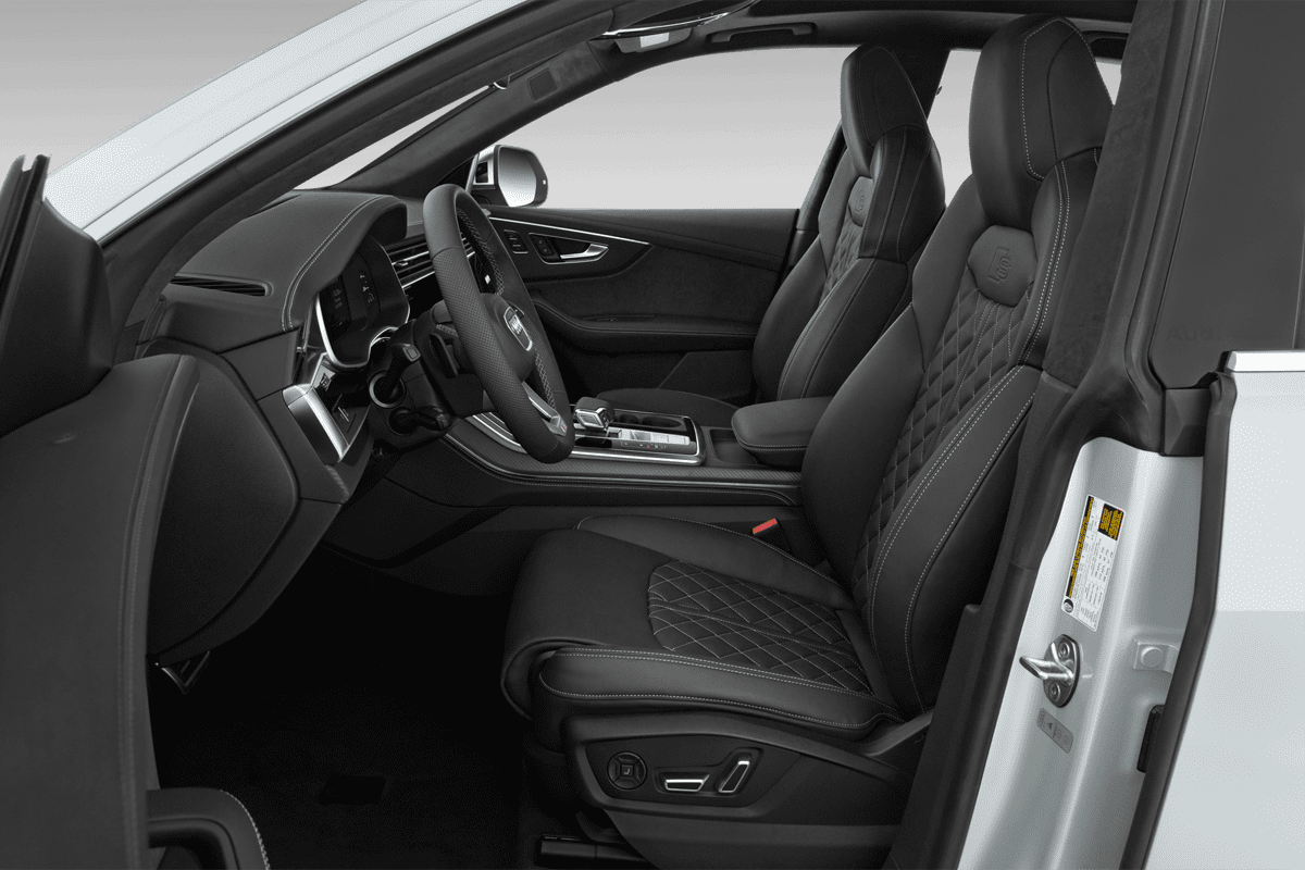 Vordersitze eines Audi Q8 SUV