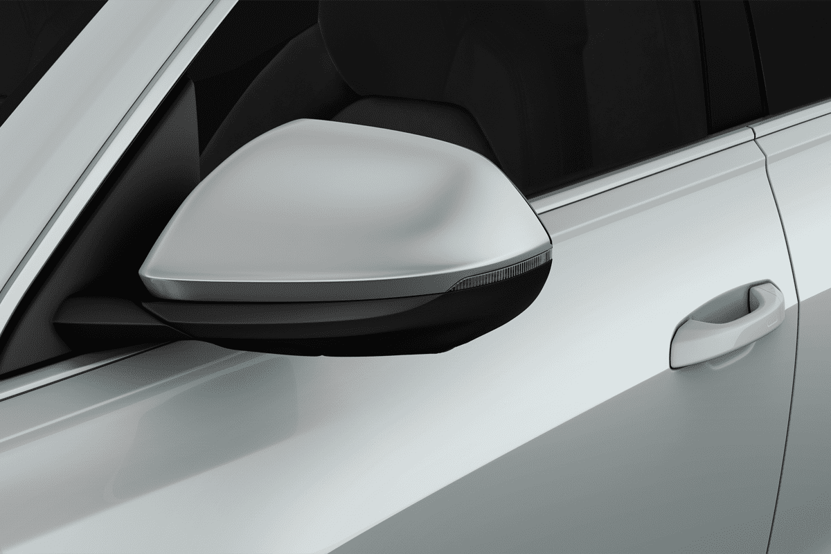 Rückspiegel eines Audi Q8 SUV