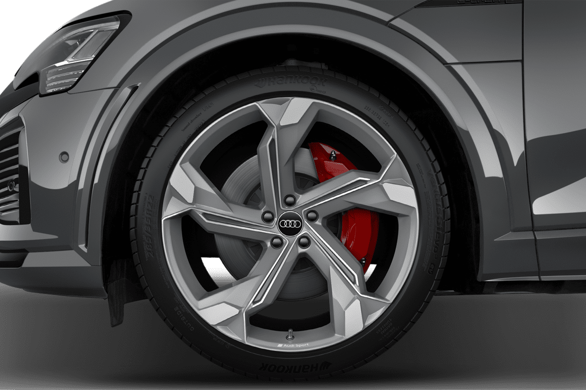 Radkappe oder Felge eines Audi SQ8 e-tron