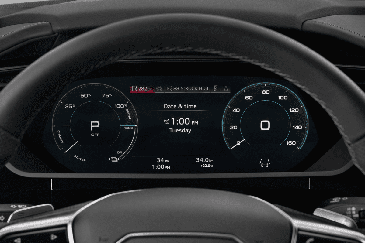 Kombiinstrument eines Audi SQ8 e-tron Sportback