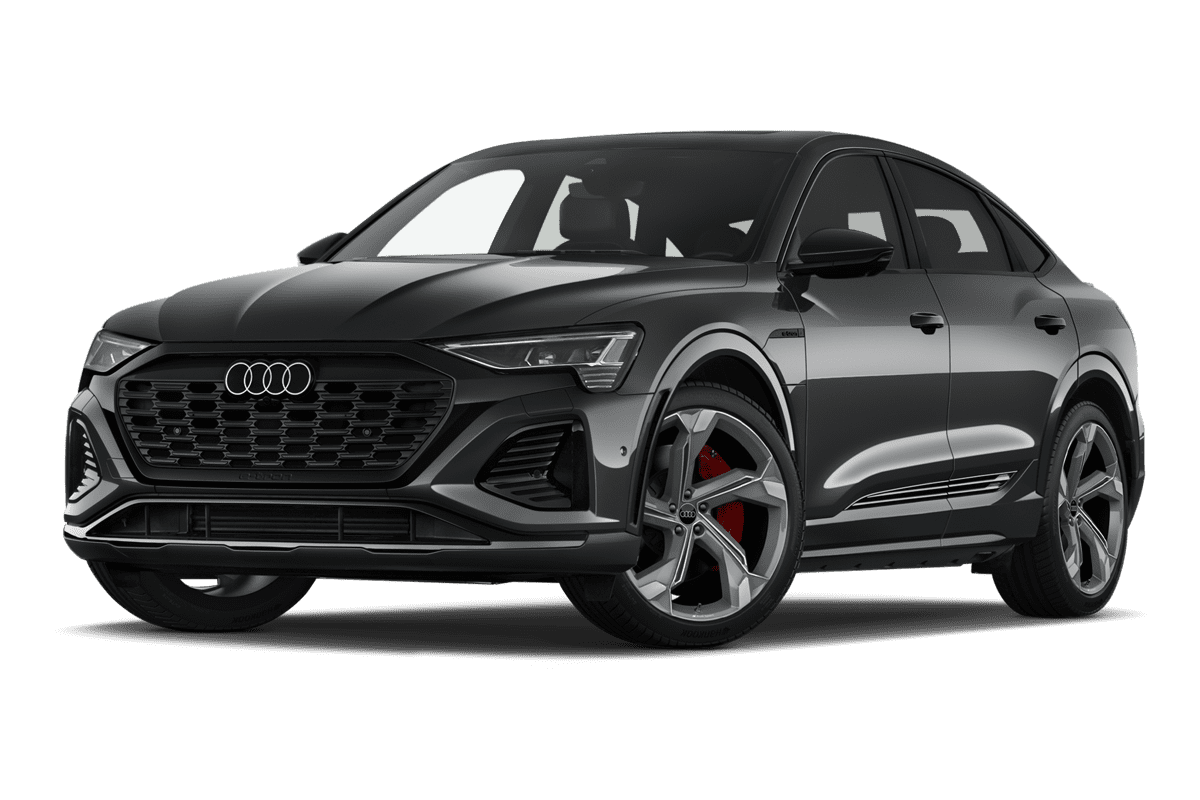 Tiefe, schräge Heckansicht eines Audi SQ8 e-tron Sportback, freigestellt