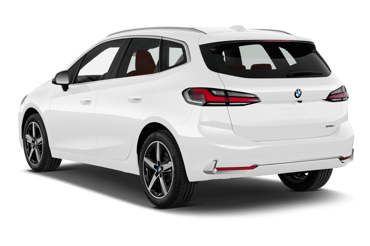 Schräge Heckansicht eines BMW 2er Active Tourer, freigestellt