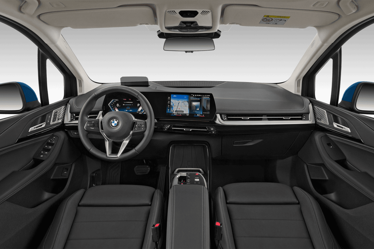 Armaturenbrett eines BMW 2er Active Tourer Plug-in-Hybrid 