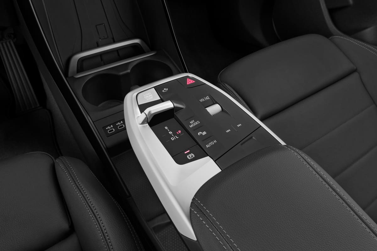 Schaltknüppel eines BMW 2er Active Tourer Plug-in-Hybrid 