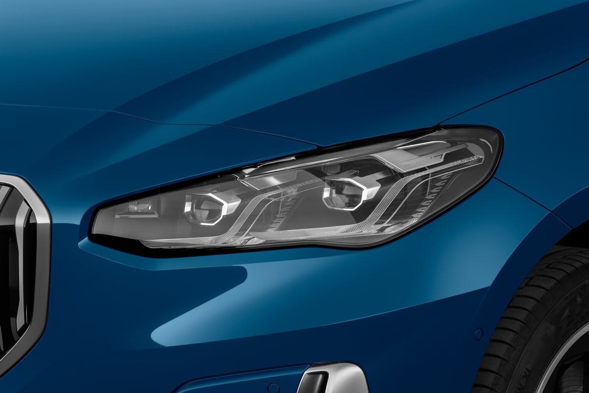 Frontscheinwerfer eines BMW 2er Active Tourer Plug-in-Hybrid 
