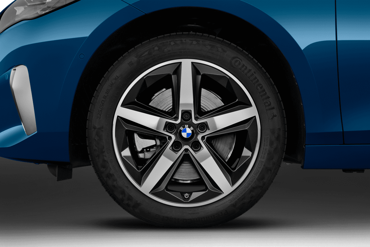 Radkappe oder Felge eines BMW 2er Active Tourer Plug-in-Hybrid 