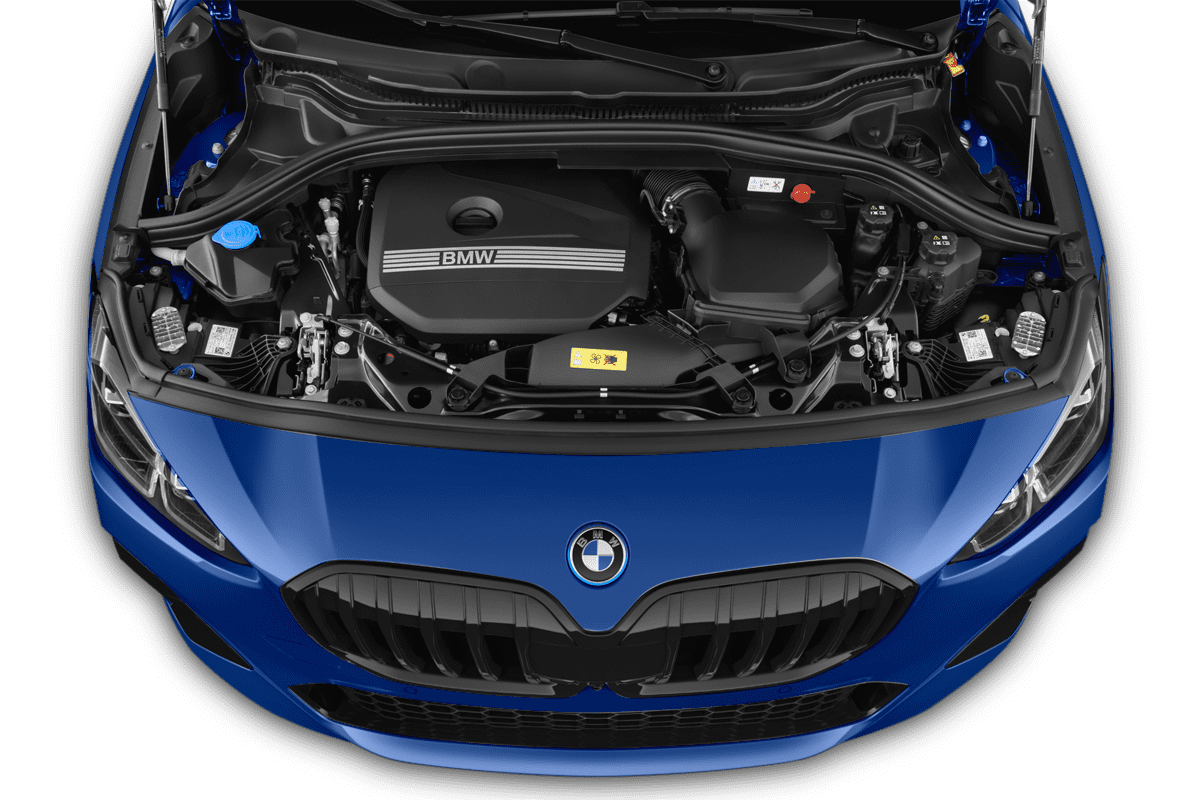 Motorraum eines BMW 2er Active Tourer Plug-in-Hybrid 