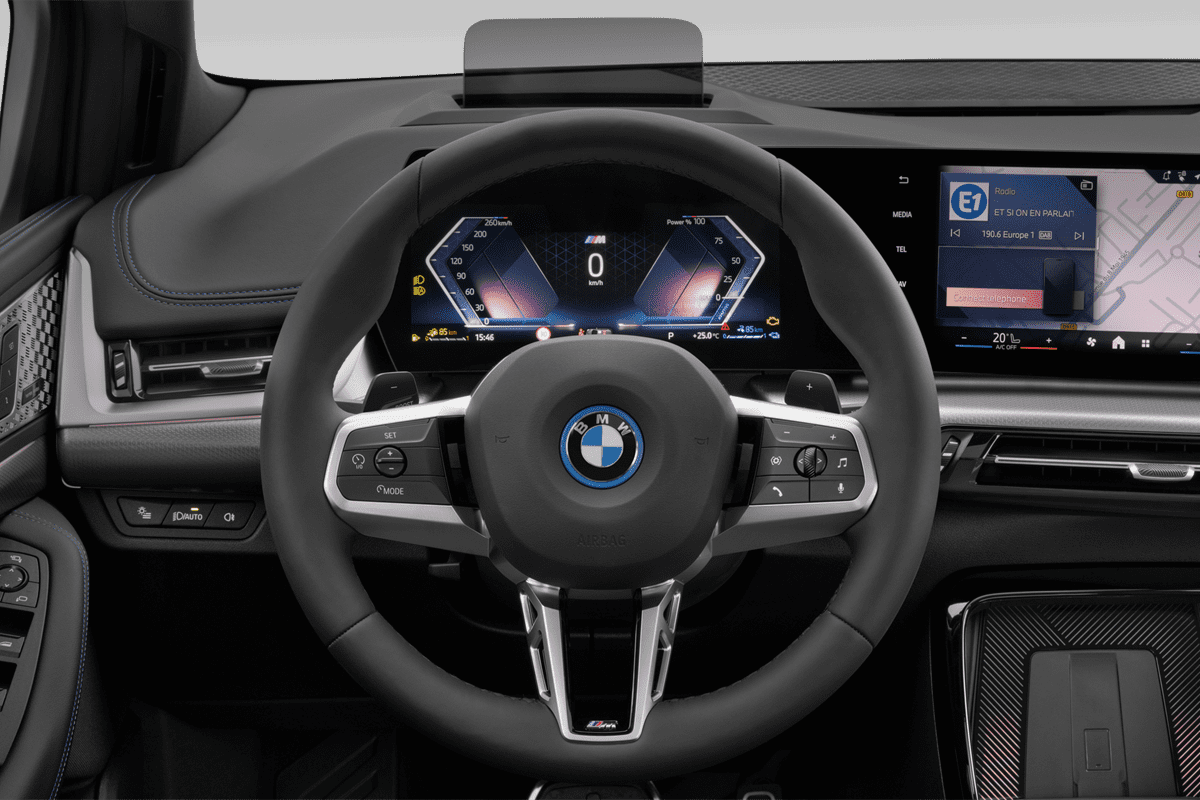 Lenkrad eines BMW 2er Active Tourer Plug-in-Hybrid 