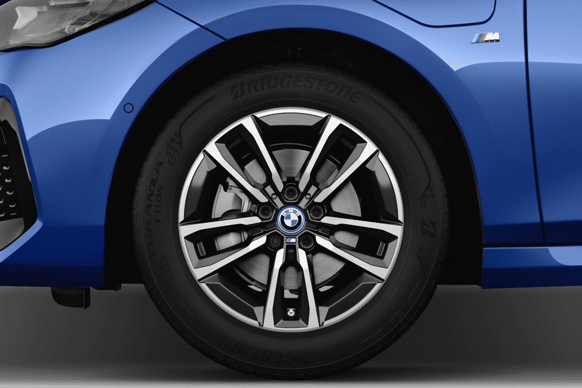 Radkappe oder Felge eines BMW 2er Active Tourer Plug-in-Hybrid 