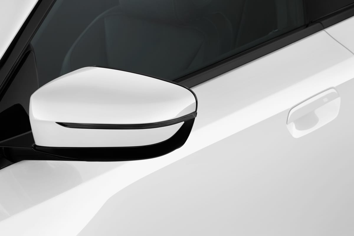 Rückspiegel eines BMW 2er Coupé 