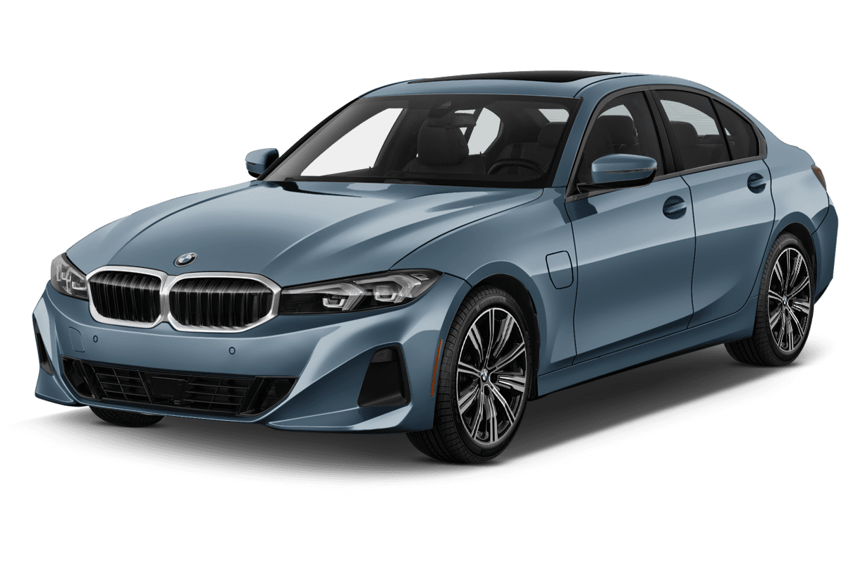 Schräge Frontansicht eines BMW 3er-Reihe, freigestellt