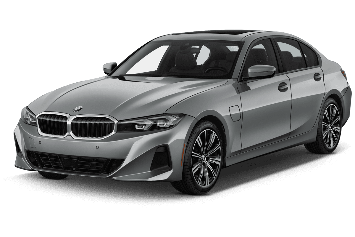 Schräge Frontansicht eines BMW 3er-Reihe, freigestellt