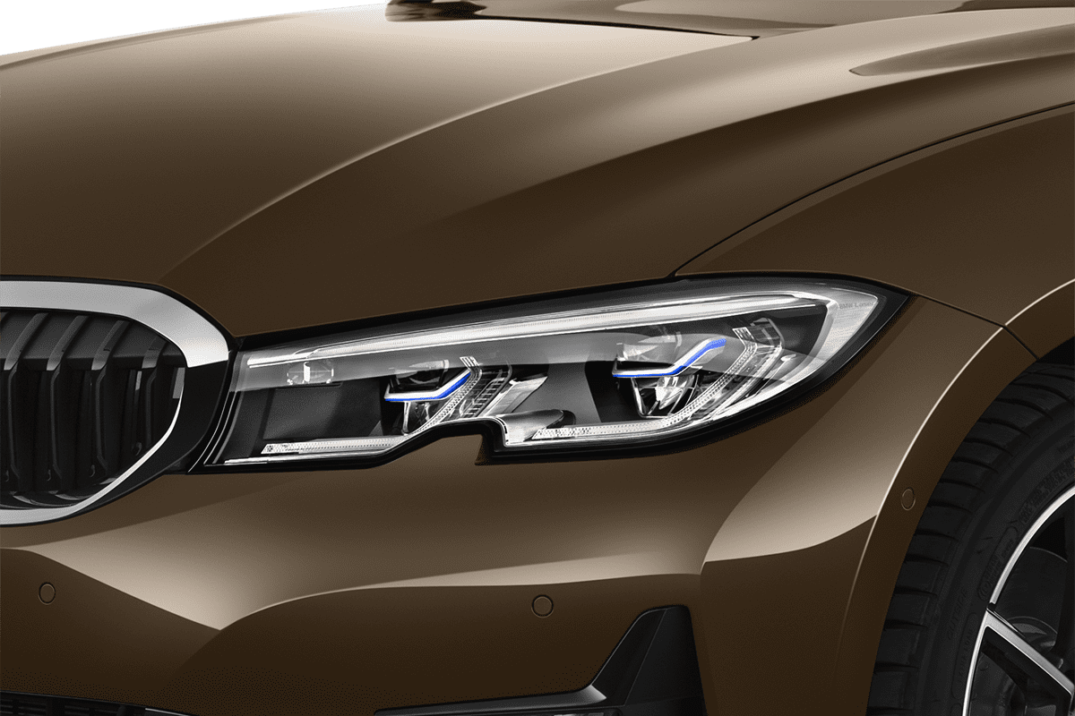 Frontscheinwerfer eines BMW 3er Limousine Plug-in-Hybrid