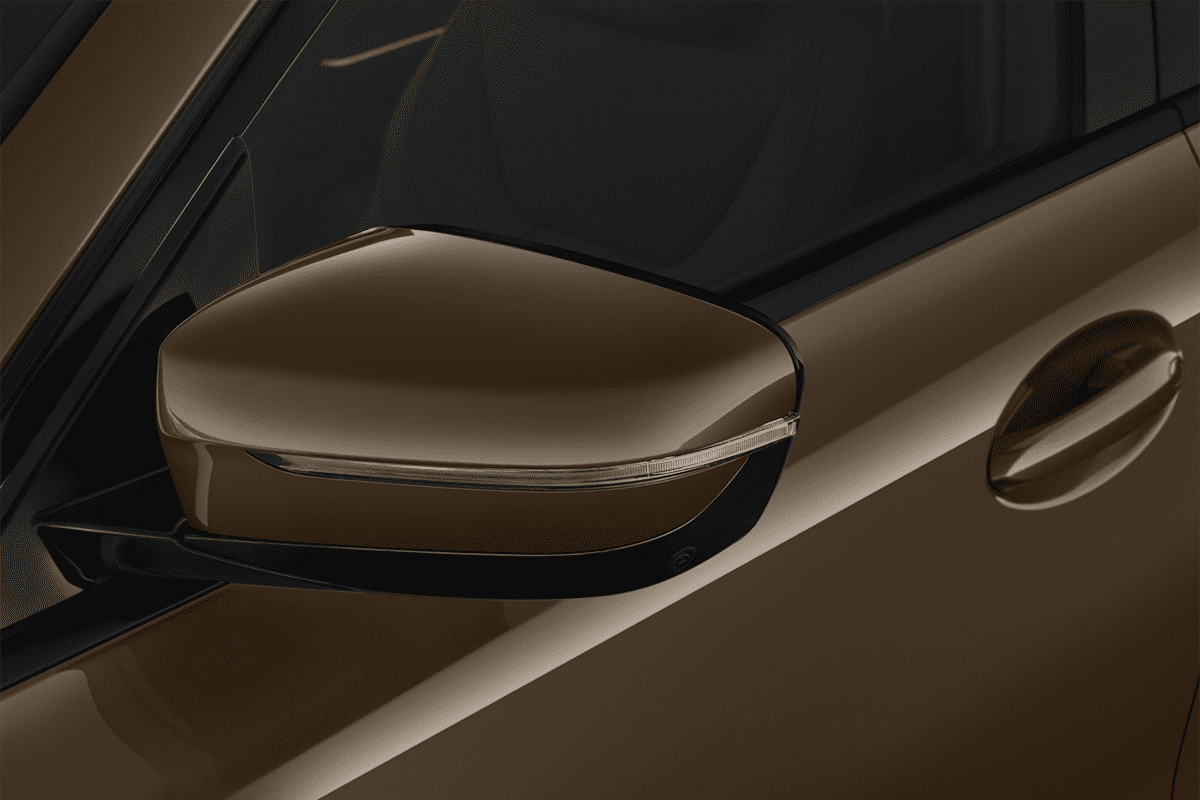 Rückspiegel eines BMW 3er Limousine Plug-in-Hybrid