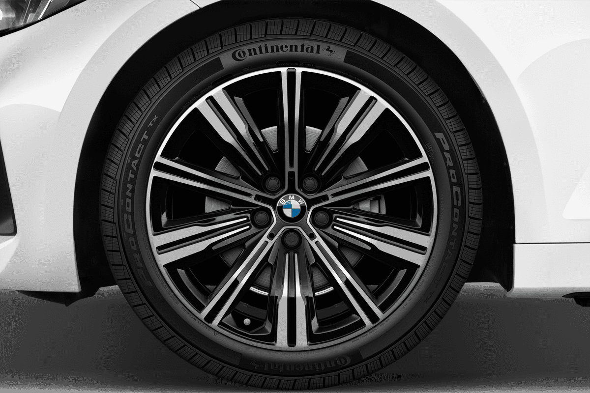 Radkappe oder Felge eines BMW 3er Limousine Plug-in-Hybrid