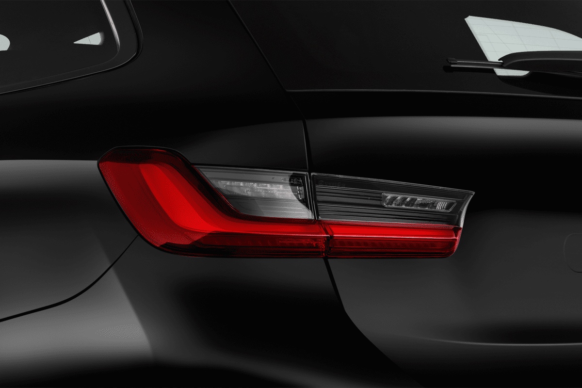 Heckleuchten eines BMW 3er Touring Plug-in-Hybrid