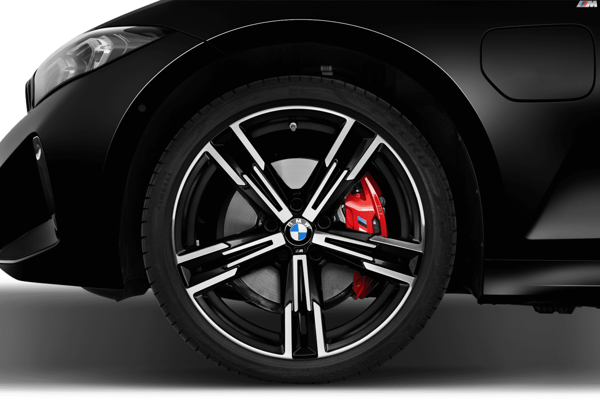 Radkappe oder Felge eines BMW 3er Touring Plug-in-Hybrid