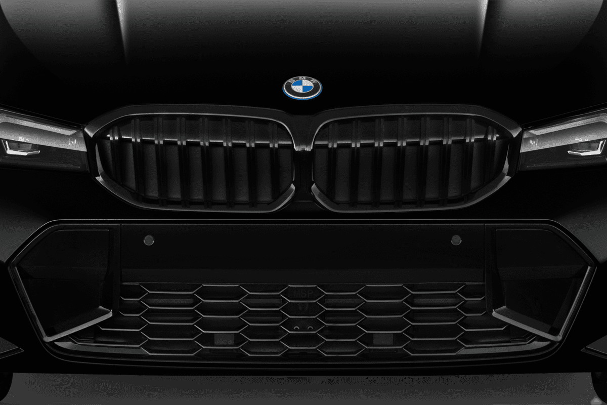 Kühlergrill eines BMW 3er Touring Plug-in-Hybrid