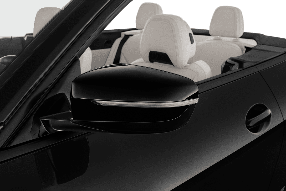 Rückspiegel eines BMW 4er Cabrio 