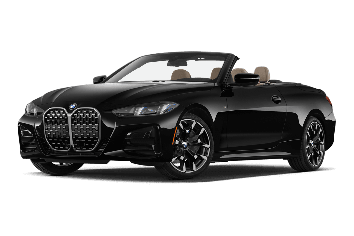 Tiefe, schräge Heckansicht eines BMW 4er Cabrio , freigestellt