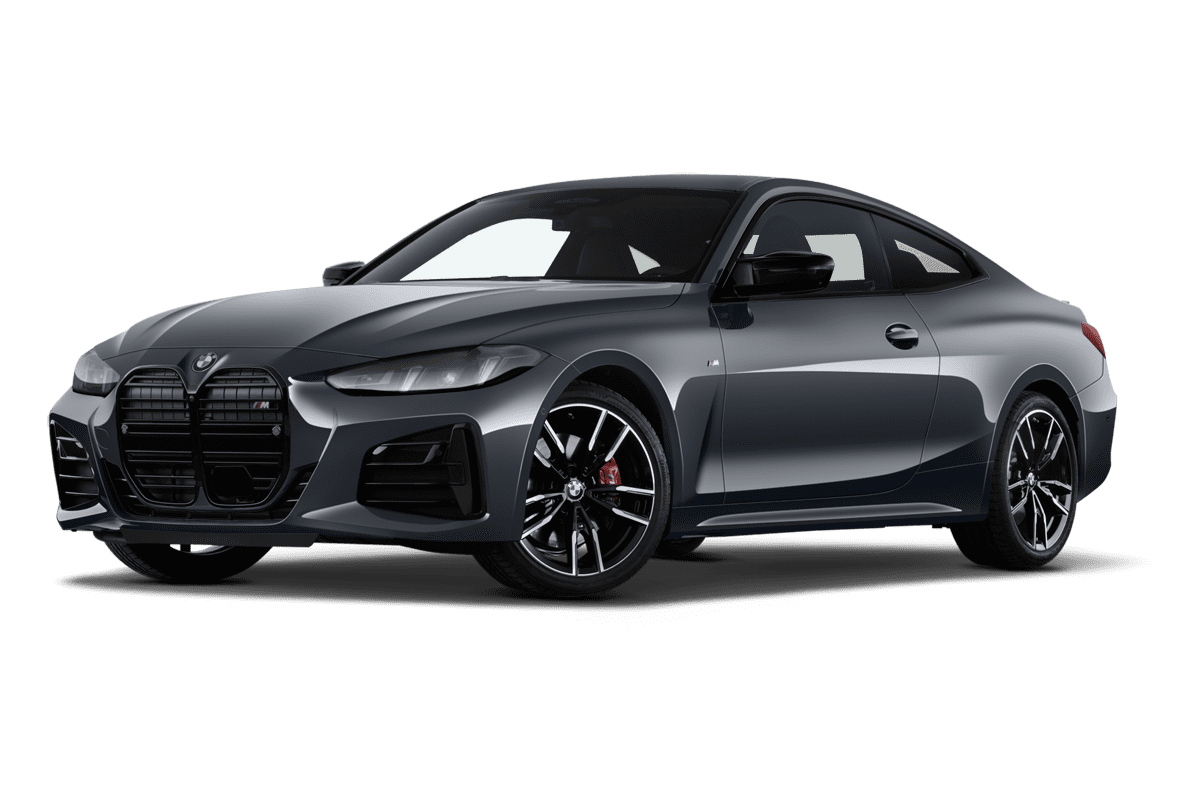 Tiefe, schräge Heckansicht eines BMW 4er Coupé , freigestellt