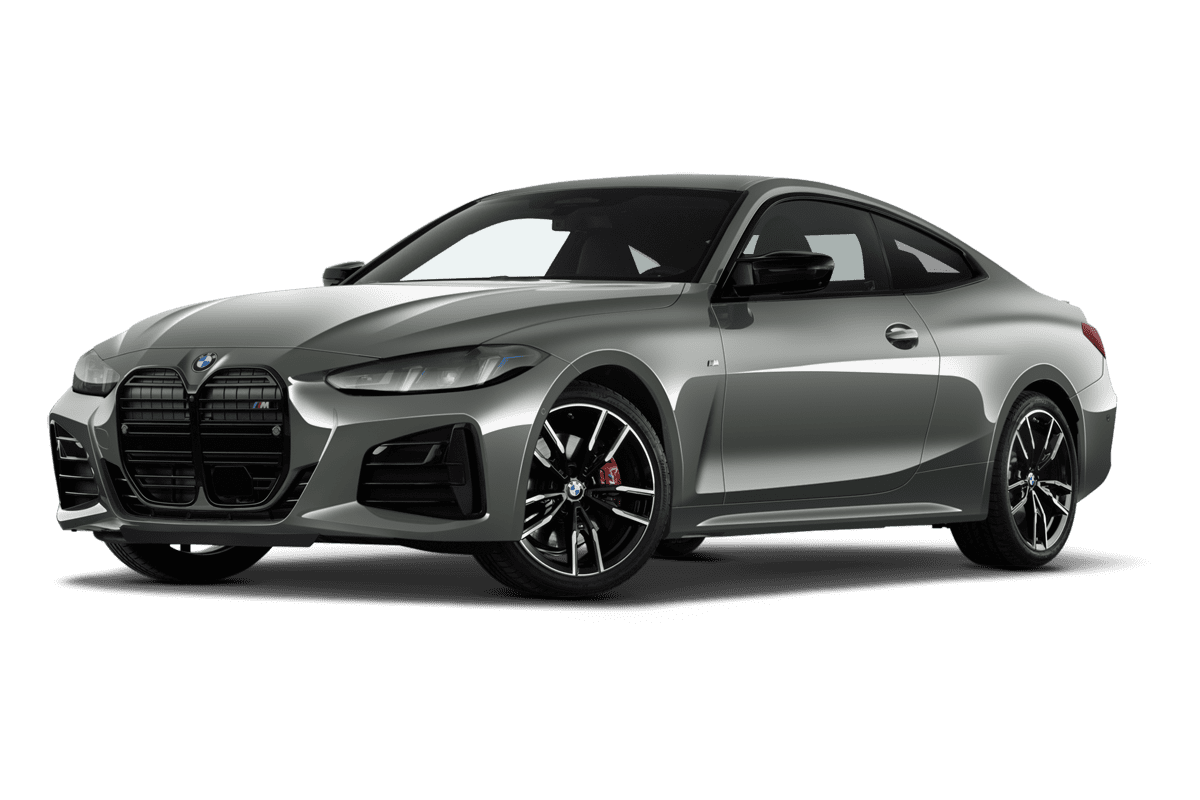 Tiefe, schräge Heckansicht eines BMW 4er Coupé , freigestellt