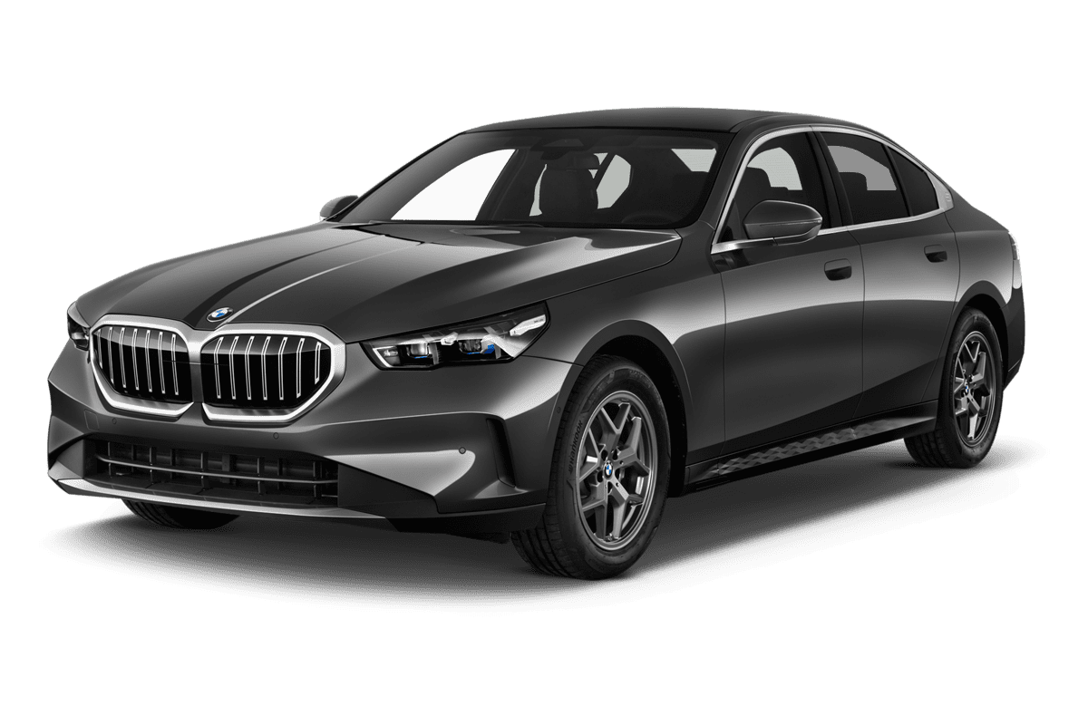 Schräge Frontansicht eines BMW 5er Limousine, freigestellt