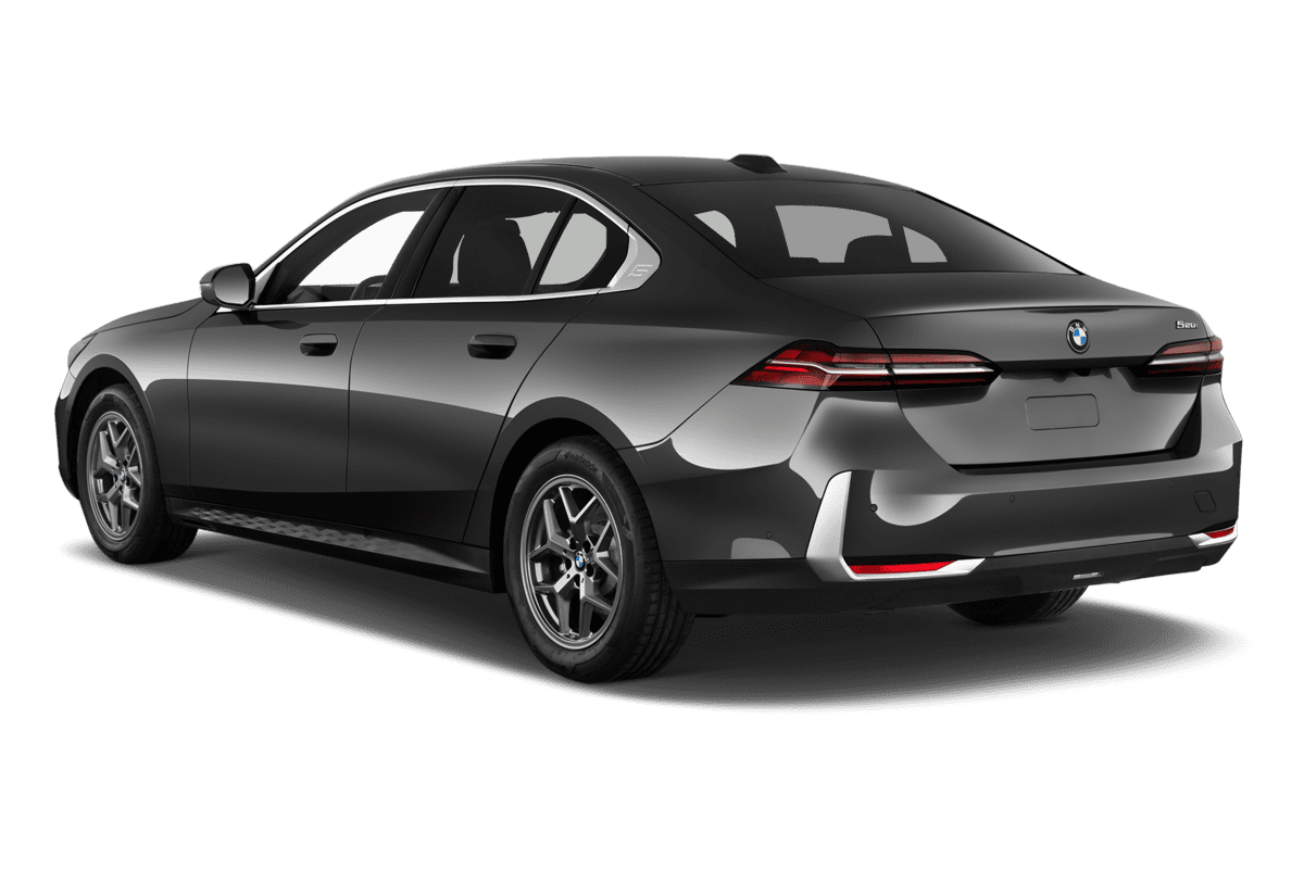 Schräge Heckansicht eines BMW 5er Limousine, freigestellt