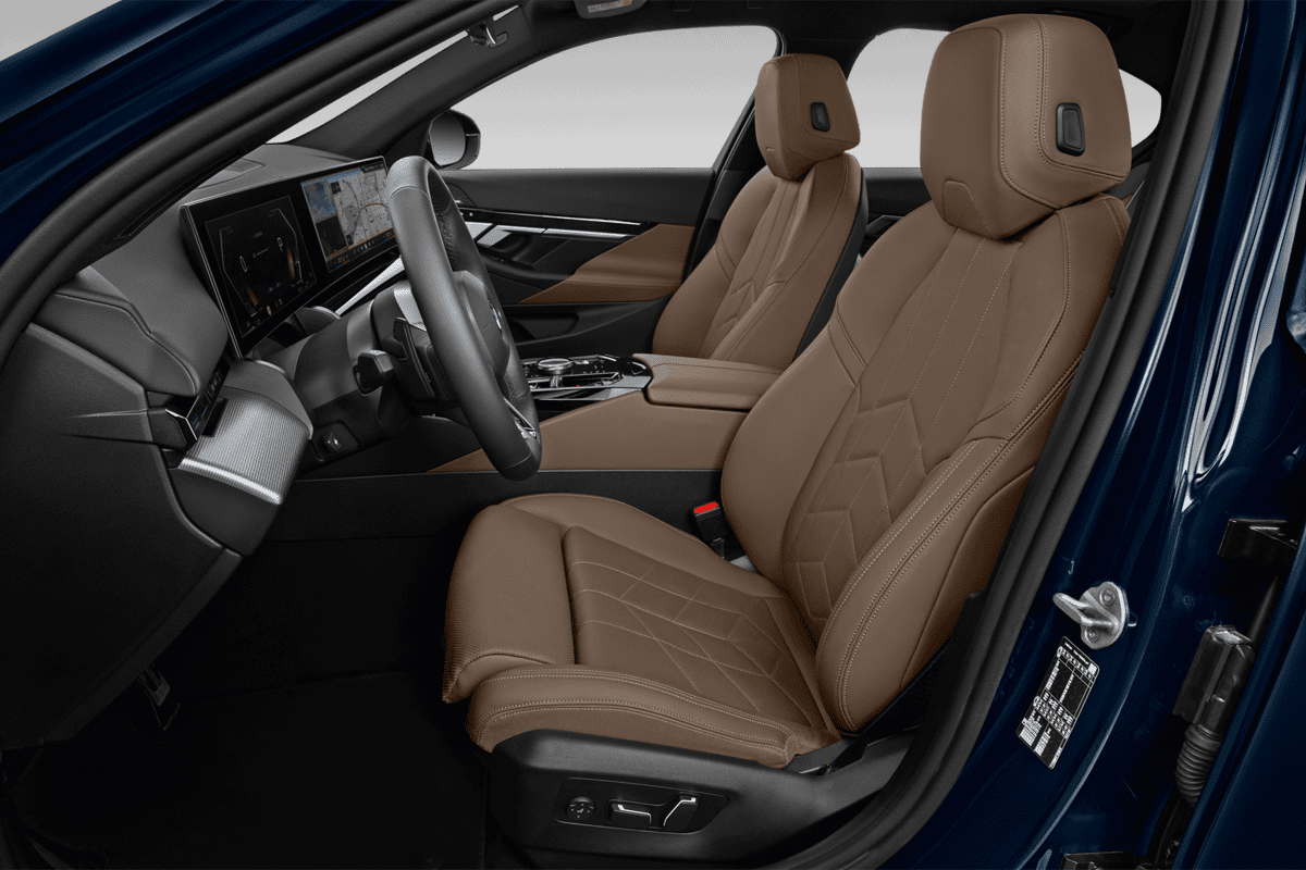 Vordersitze eines BMW 5er Limousine Plug-in-Hybrid