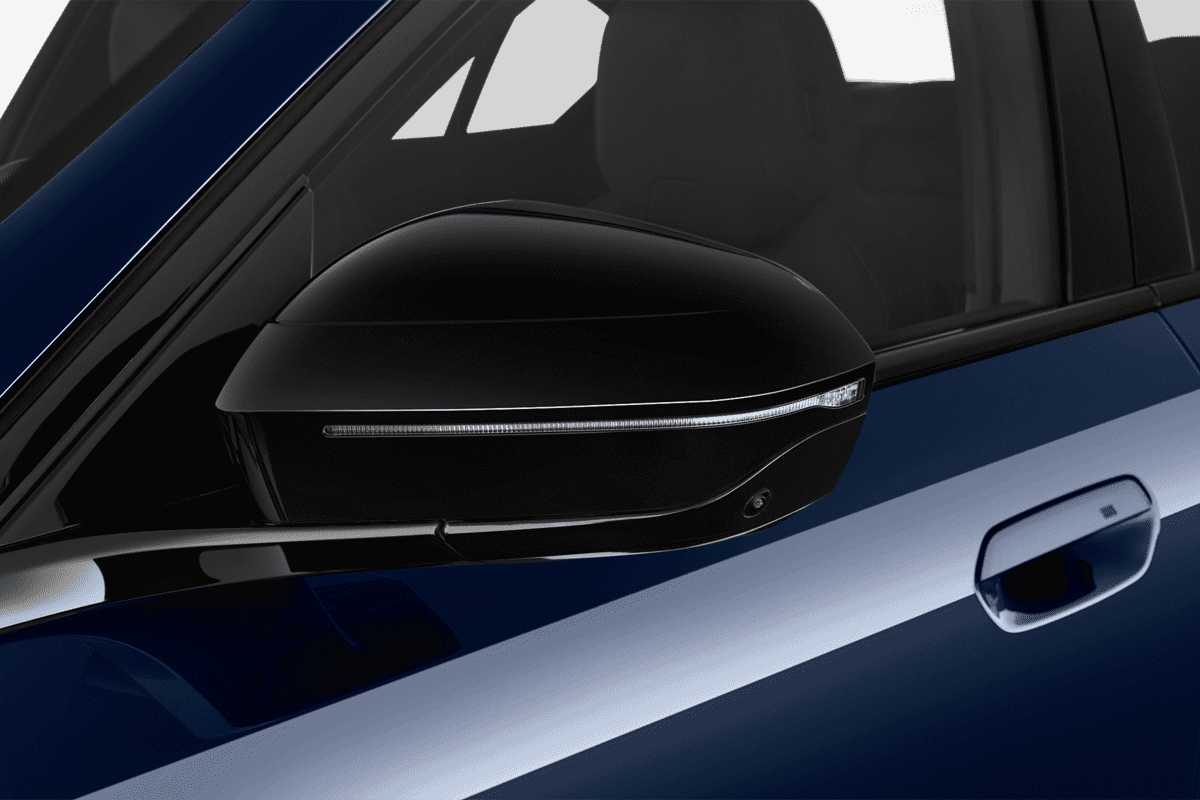 Rückspiegel eines BMW 5er Limousine Plug-in-Hybrid