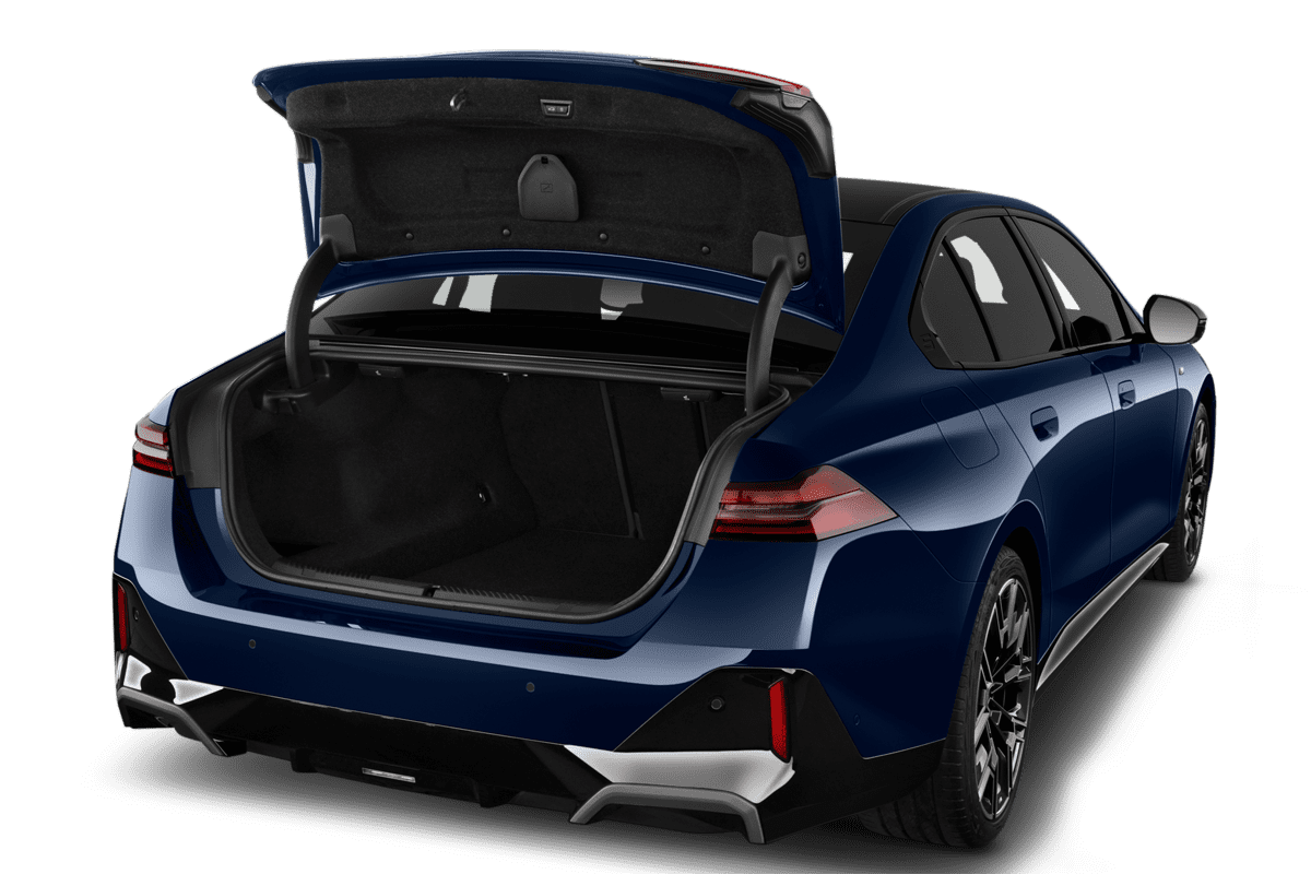 Kofferraum eines BMW 5er Limousine Plug-in-Hybrid