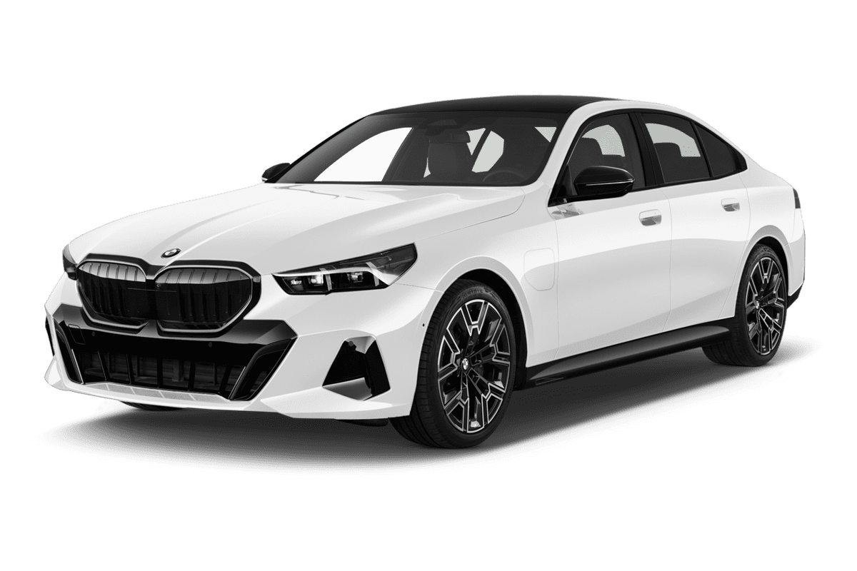 Schräge Frontansicht eines BMW 5er Limousine Plug-in-Hybrid , freigestellt