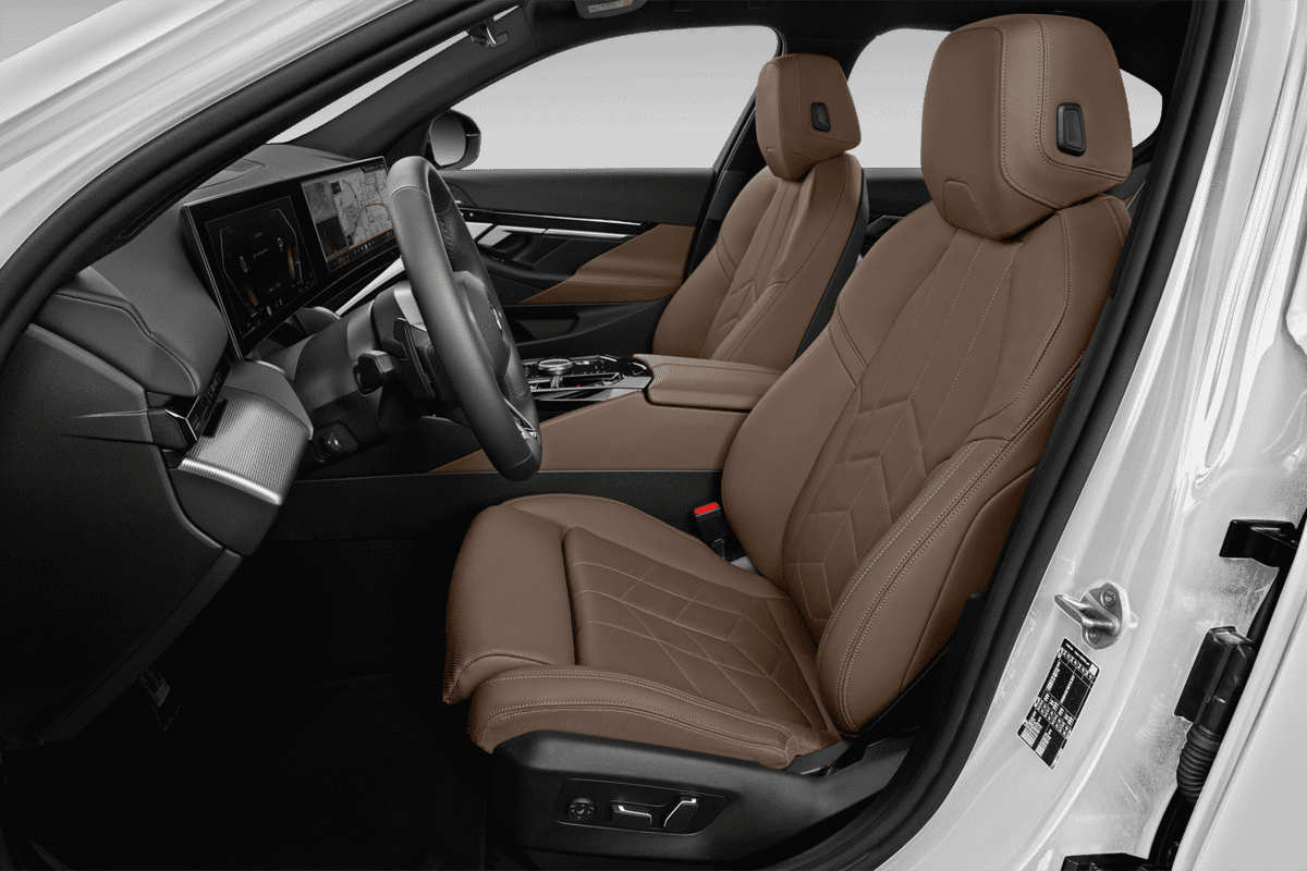 Vordersitze eines BMW 5er Limousine Plug-in-Hybrid 