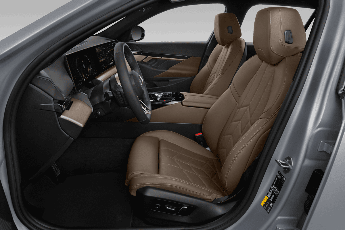 Vordersitze eines BMW 5er Touring Plug-in-Hybrid