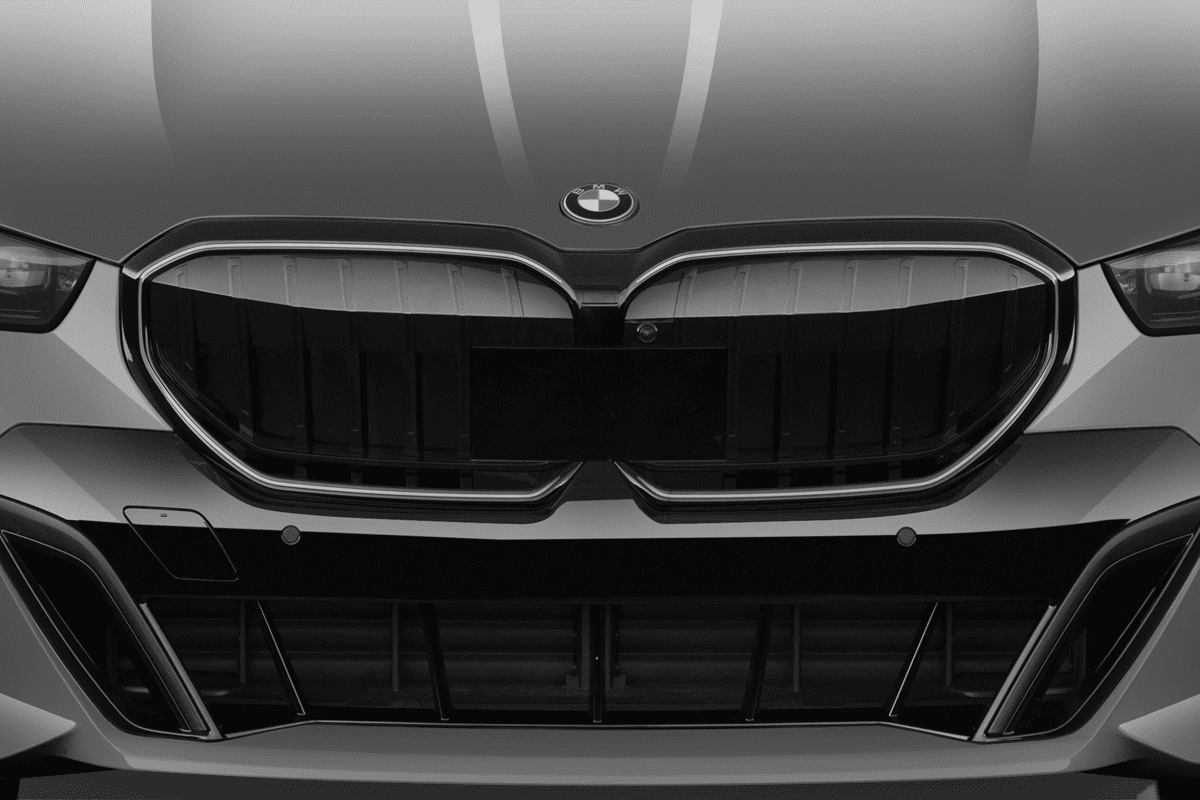 Kühlergrill eines BMW 5er Touring Plug-in-Hybrid