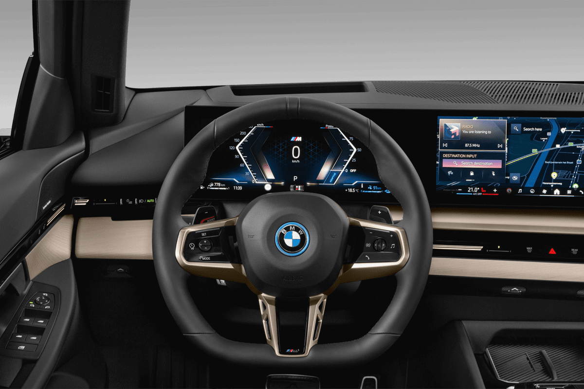 Lenkrad eines BMW 5er Touring Plug-in-Hybrid