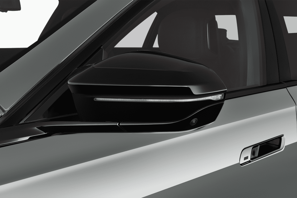 Rückspiegel eines BMW 7er Limousine