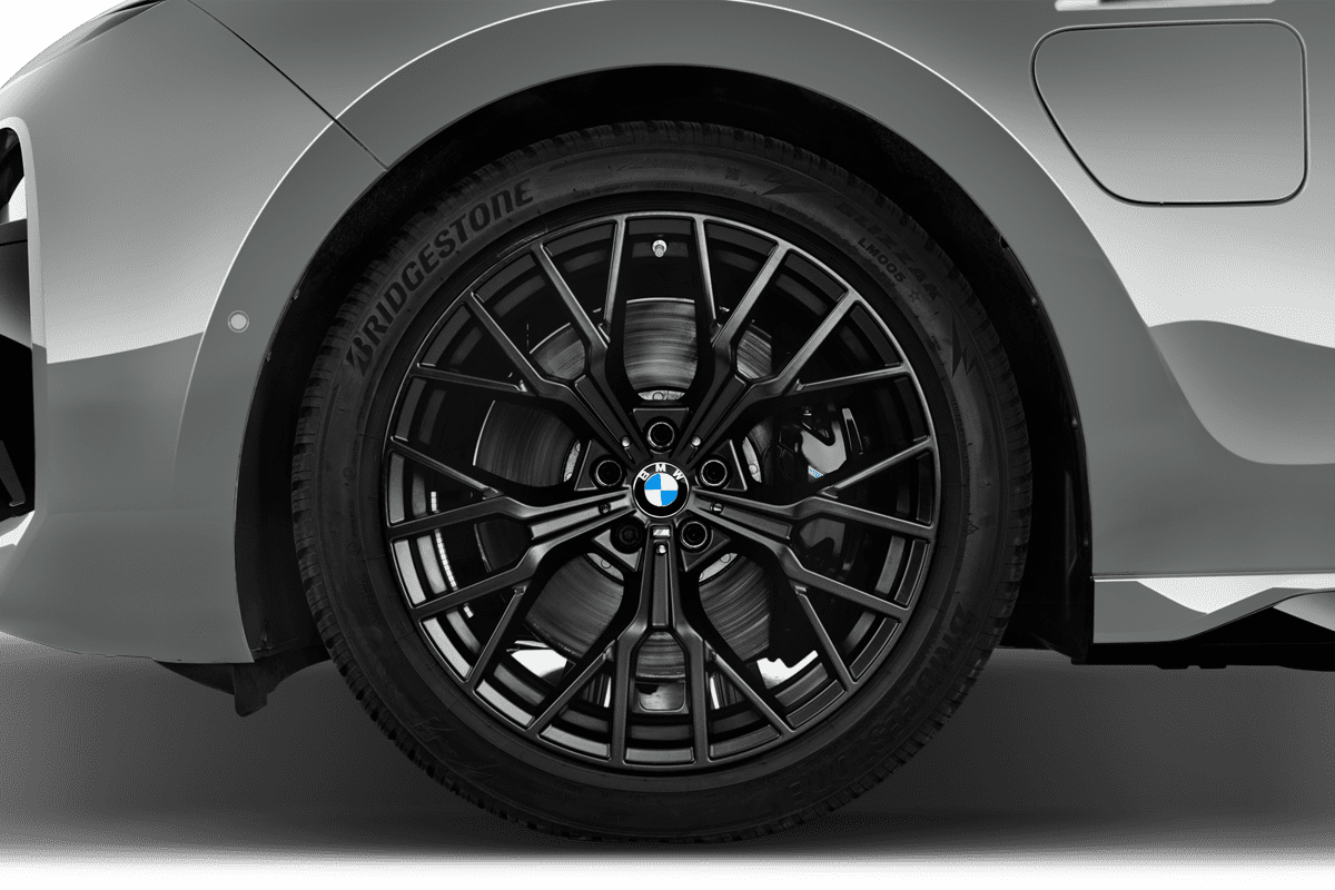 Radkappe oder Felge eines BMW 7er Limousine