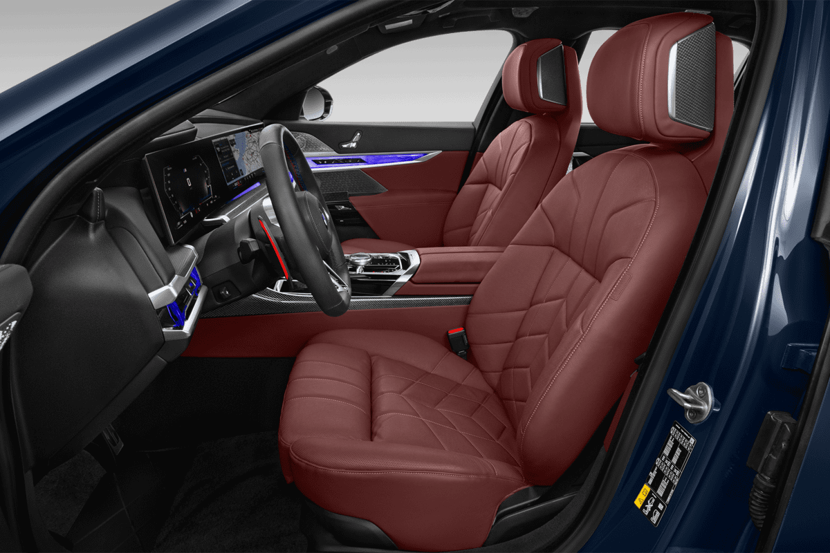 Vordersitze eines BMW 7er Limousine Plug-in-Hybrid